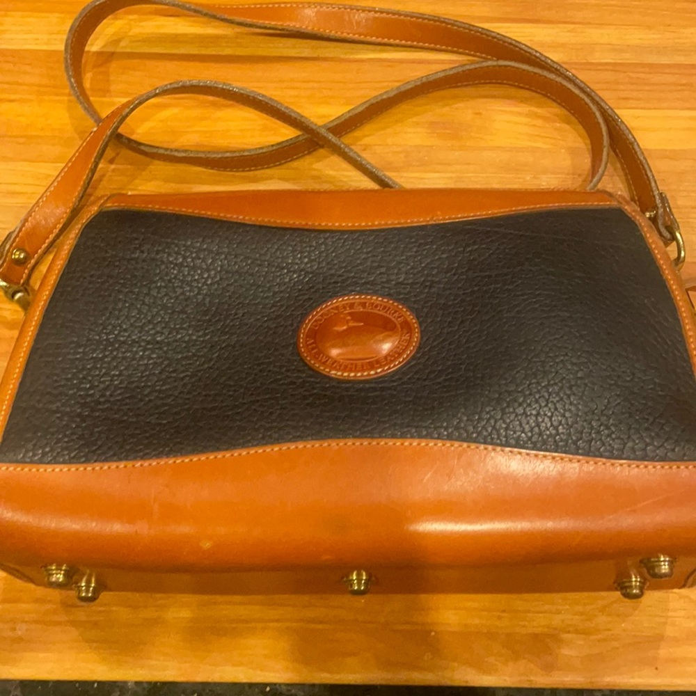 Dooney and bourke leather purse